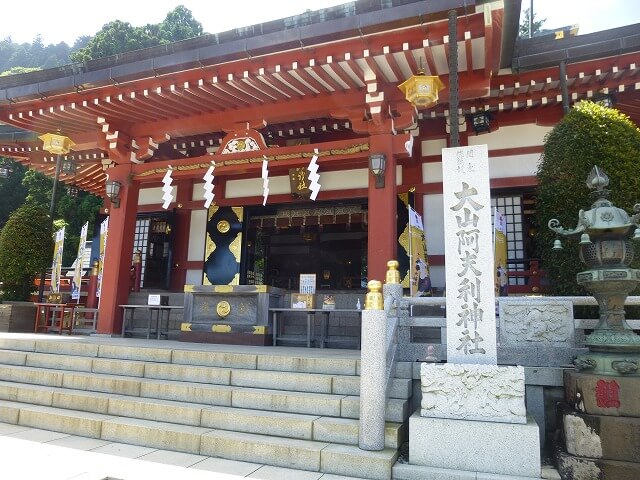 大山阿夫利神社の正面