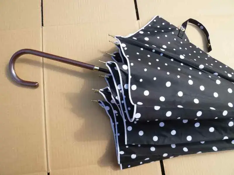 SCENTE Online Storeの女性用雨傘のは紫外線遮蔽効果あり